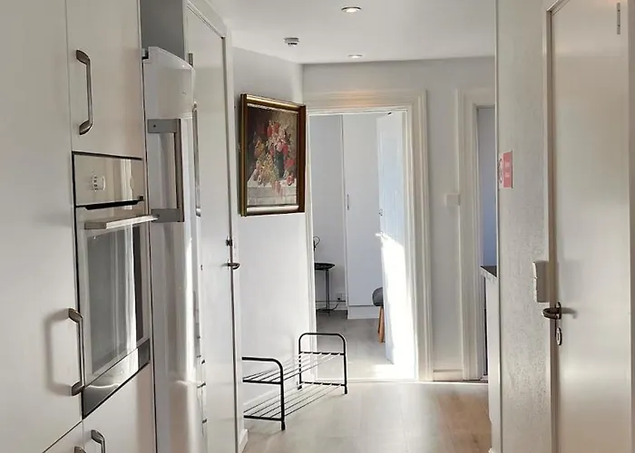 I Taet Pa Centrum Og Havn דירה *