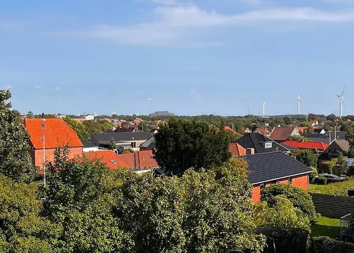 I Taet Pa Centrum Og Havn * אסביירג