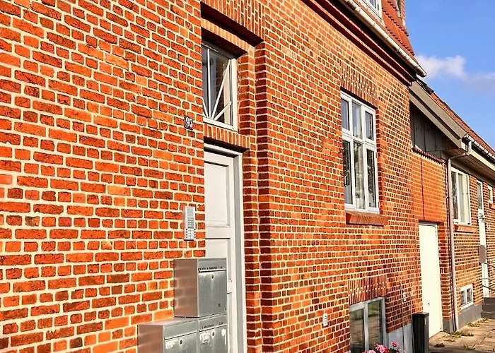 I Taet Pa Centrum Og Havn * אסביירג